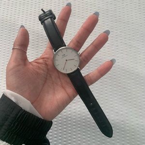 daniel wellington black leather watch (silver)